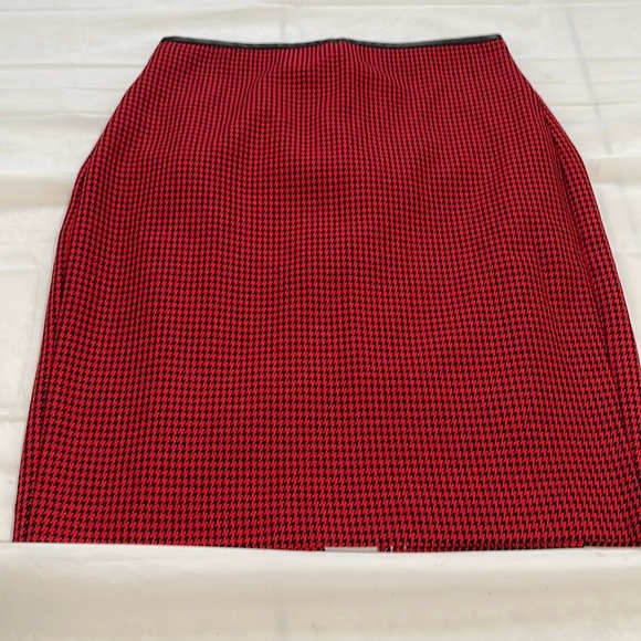 Express Dresses & Skirts - Express women’s red and black houndstooth skirt size 4